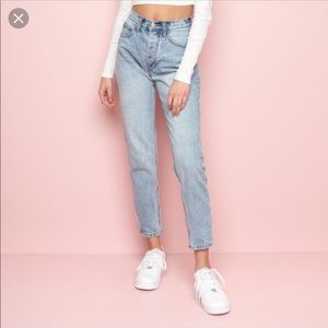 Brandy Melville Jane Light Wash Jeans!!!